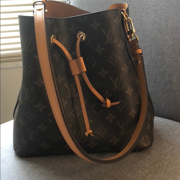 Louis Vuitton Handbags - Louis Vuitton NEONOE BAG- EXCELLENT CONDITION!